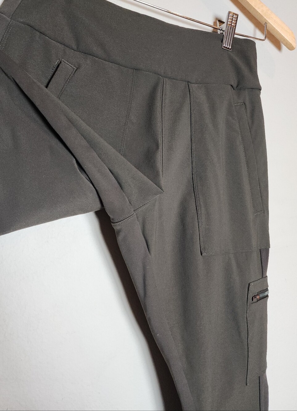 Athleta Headlands Hybrid Cargo Tight Pants Pull On Green Size 8 Hiking Trekking - Picture 10 of 16